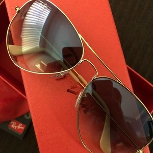SOLD!!! RB 3025 classic aviator gradient sunglass